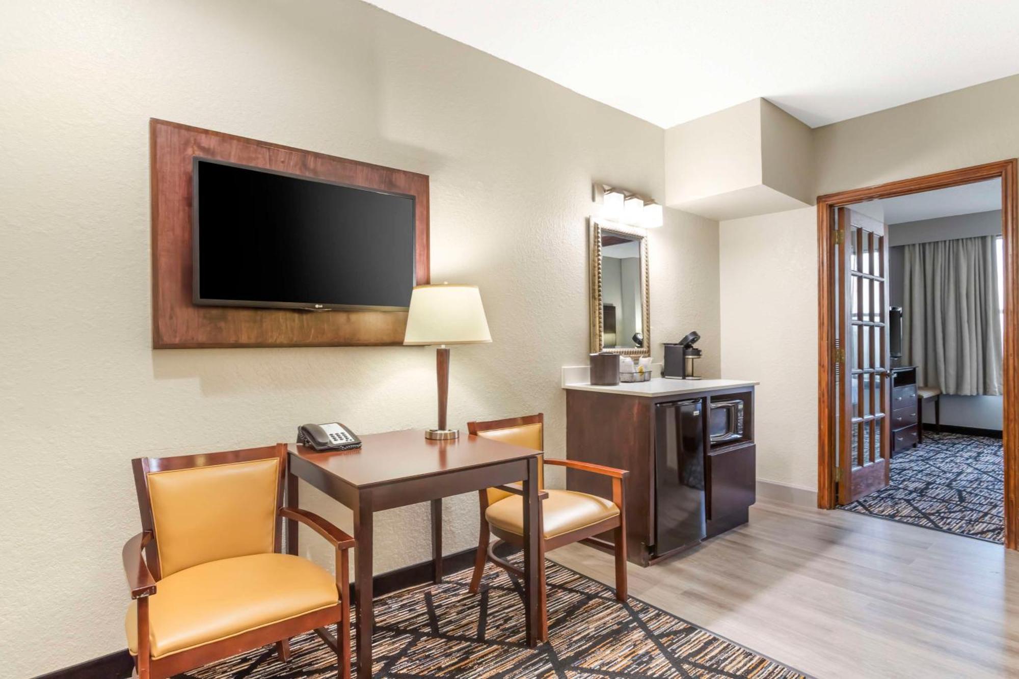 Best Western Plus Hobby Airport Inn And Suites Houston Bagian luar foto